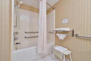 Wingate By Wyndham Grove Hotel 2*